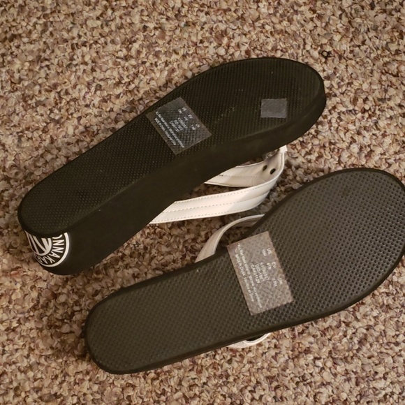 donna karan flip flops